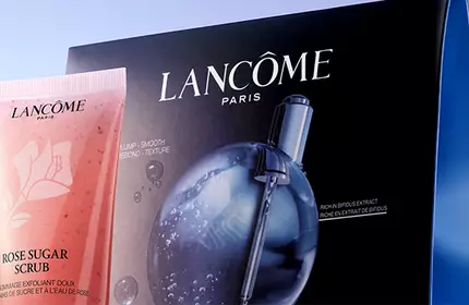 Productos para el cuidado de la piel Lancome, incluyendo mascarillas y exfoliantes, presentados en un diseno minimalista y moderno.