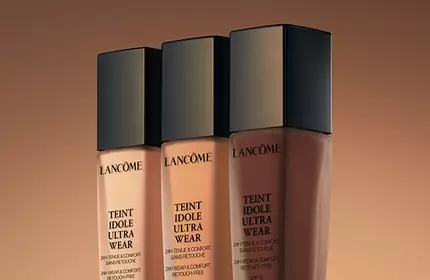 Base de maquillaje Lancome, ofreciendo una cobertura impecable y un acabado natural para una piel radiante.