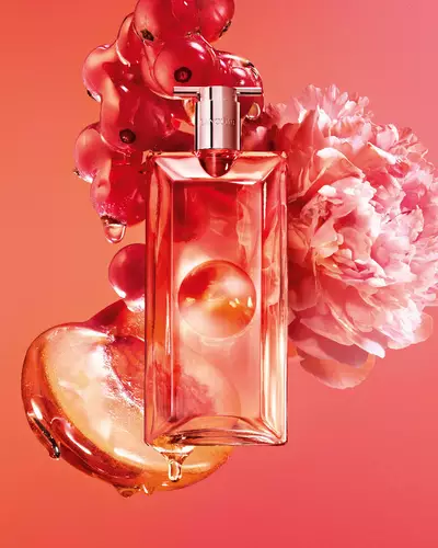Idole peach still life