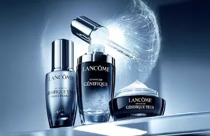 Tratamiento facial Genifique de Lancome, destacando su capacidad para revitalizar la piel y revelar su luminosidad natural.