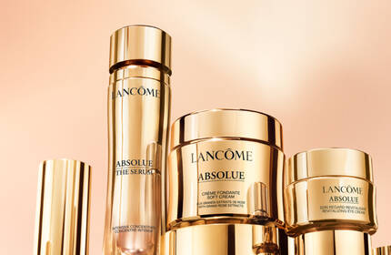 Banner promocional de la linea Absolue de Lancome, presentando productos de lujo para el cuidado de la piel en un diseno elegante.