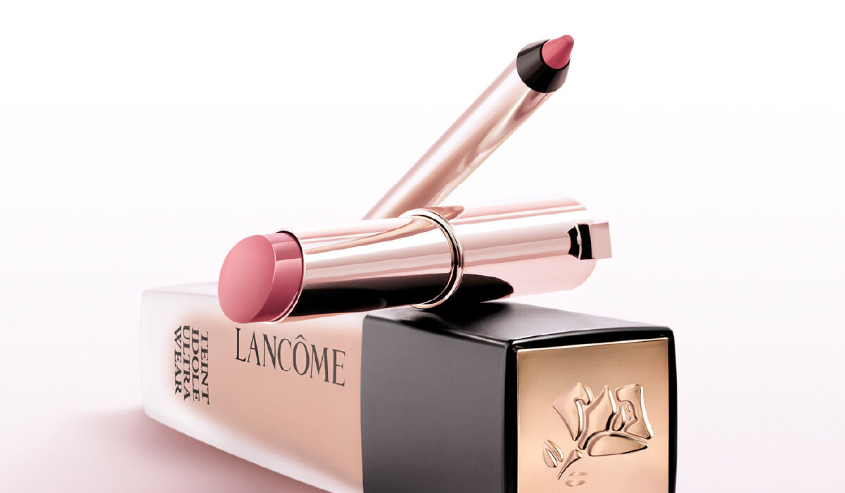 Maquillaje Lancome, presentando una variedad de productos para lograr un look impecable en un formato movil.