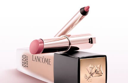 Maquillaje Lancome, presentando una variedad de productos para lograr un look impecable en un formato movil.