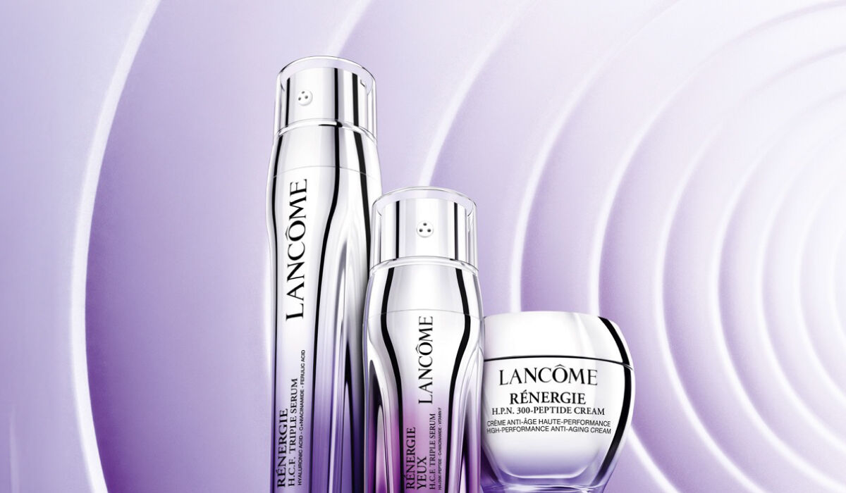 Banner promocional de la linea Renergie de Lancome, presentando una gama de productos para el cuidado de la piel en un diseno moderno.