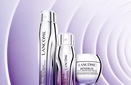 Banner promocional de la linea Renergie de Lancome, presentando una gama de productos para el cuidado de la piel en un diseno moderno.